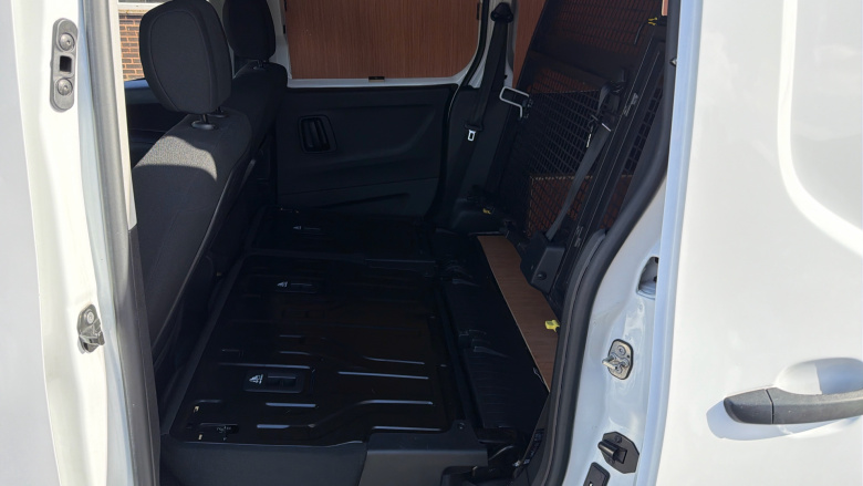 Peugeot Partner Long Diesel 850 1.5 BlueHDi 100 Professional Premium Crew Van